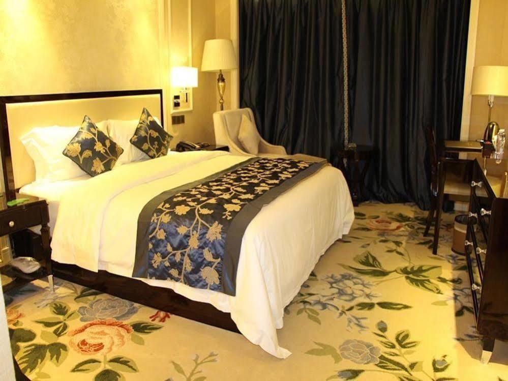 Century Palace Hotel Хуижоу Екстериор снимка